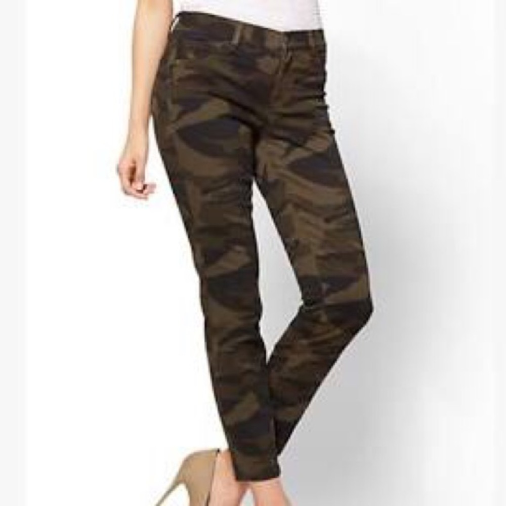 2 for $15 - New York & co Soho Camouflage ankle length Jeggings size 10 Stretch